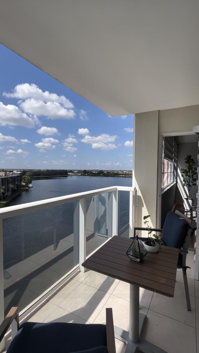 Building Photo - 1301 NE Miami Gardens Dr