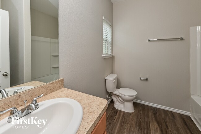 Building Photo - 14711 Myrtle Point Dr