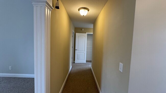 Building Photo - 5685 Hyacinth Ln