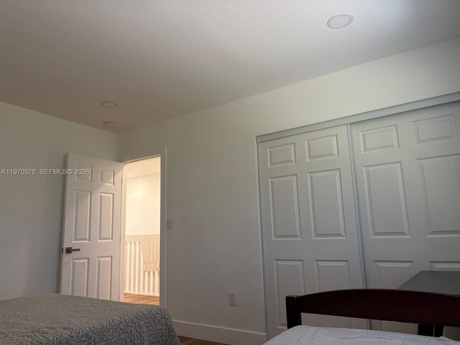 Building Photo - 801 Amherst Ave