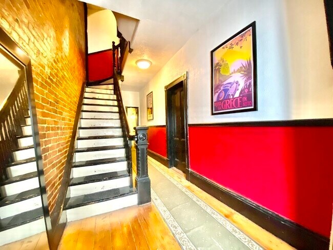 Building Photo - 496 Sumner St