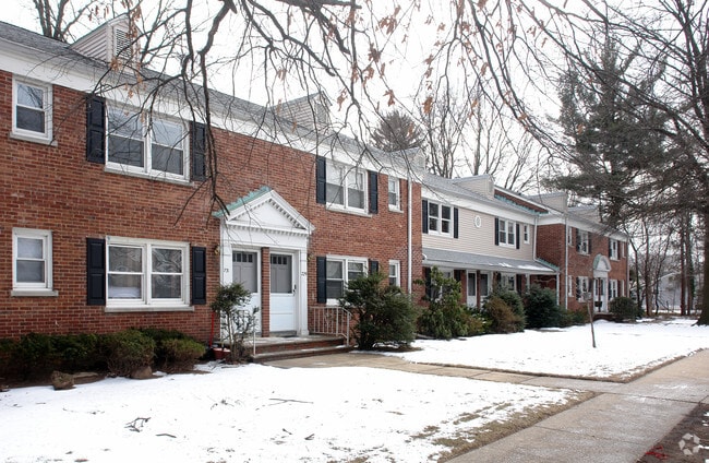 Primary Photo - Sandee Apartments