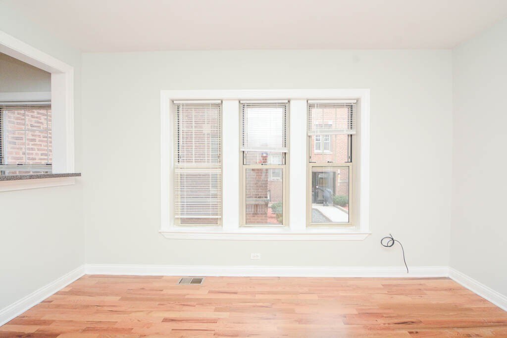 Building Photo - 631 W Barry Ave