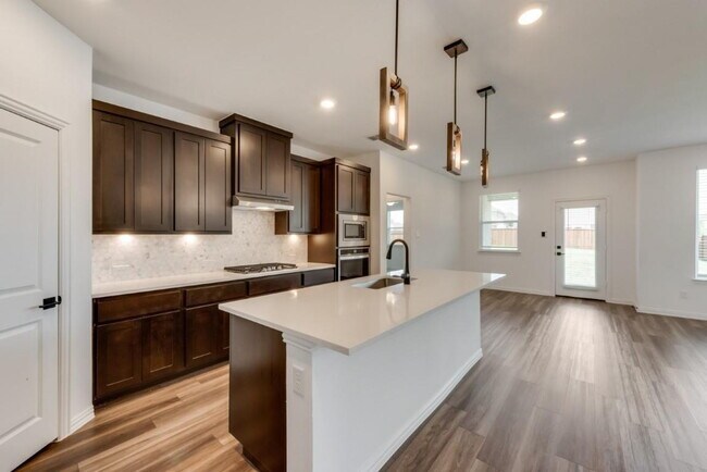 Building Photo - 2404 Swallowtail St