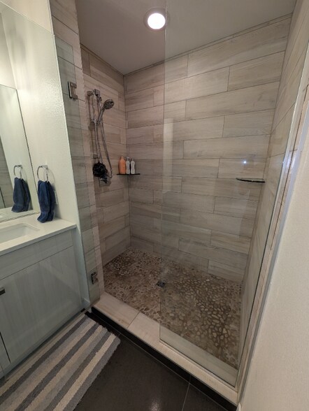 Building Photo - 3460 E 31st Ave