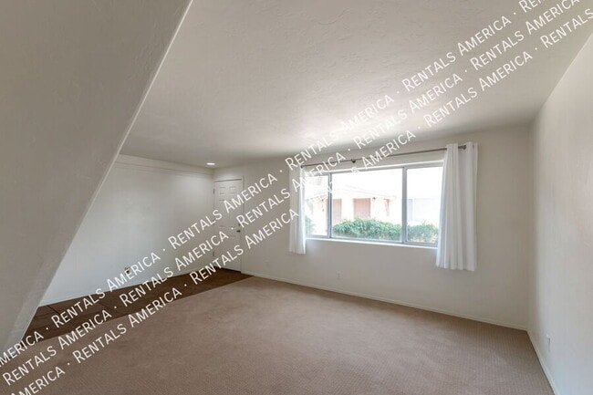 Building Photo - 935 N Venice Ave
