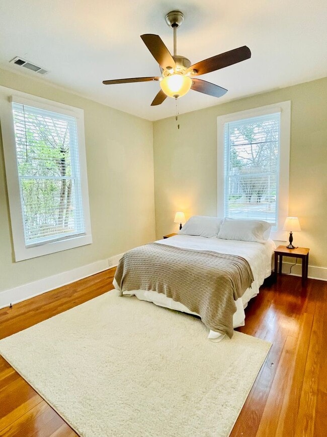 Building Photo - Beautifully restored cottage downtown Madsion