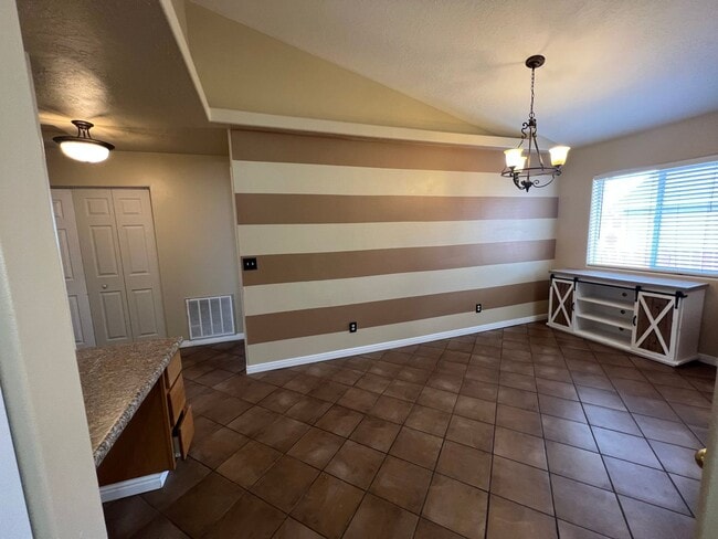 Building Photo - **Move-In Discount!** 3 Bedroom 2 bath with Garage