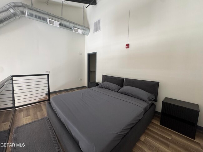 Building Photo - 200 Anthony St