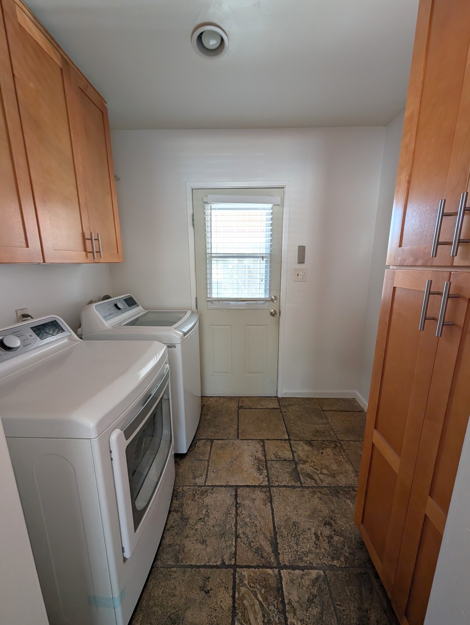 Laundry - 2009 Heather Dr