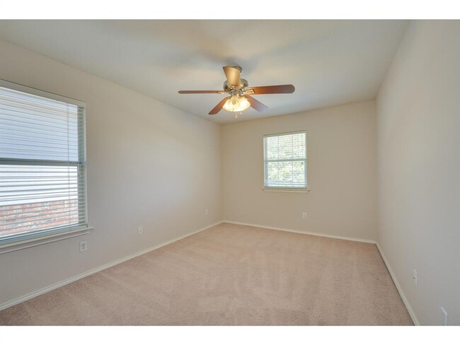 Building Photo - 5709 Pecanwood Ln