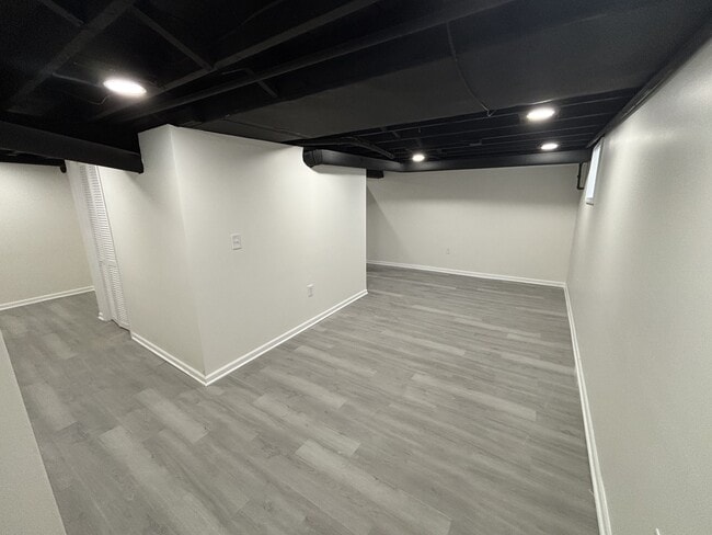 Building Photo - 395 Porter St