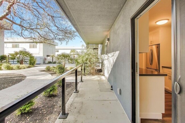 Building Photo - 1662 Hollenbeck Ave