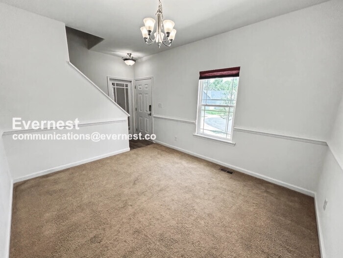 Building Photo - 102 Ridgeway St