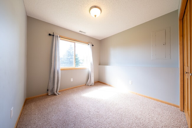 Building Photo - 9726 St Andrews Dr