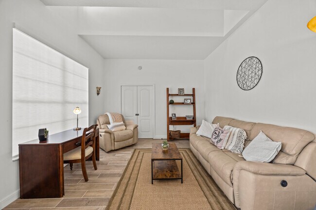 Building Photo - 1782 Clydesdale Ave