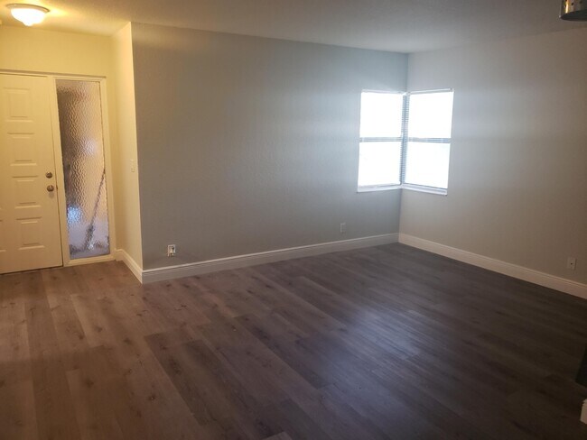 Building Photo - 3860 Coral Tree Cir