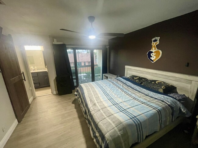 Building Photo - 4000 Del Rio Way