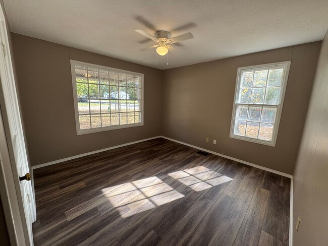 Building Photo - 1401 N Detroit Ave