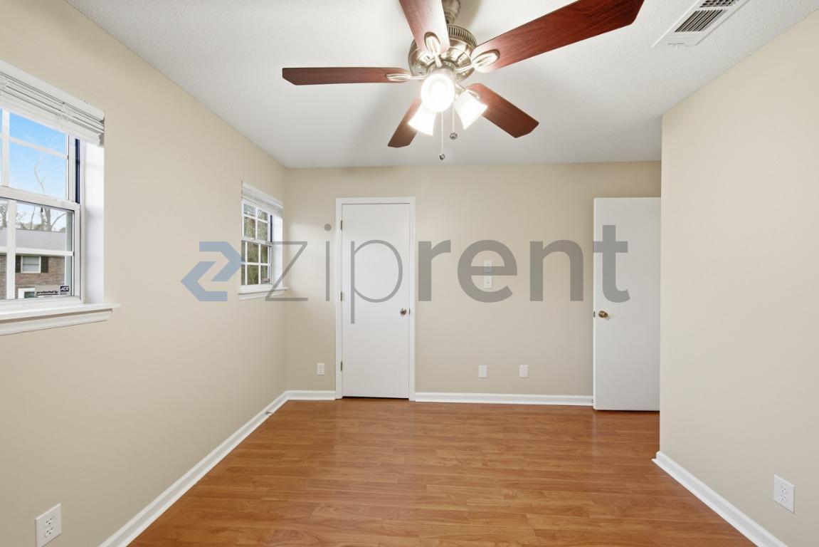 Building Photo - 10 Hartford Ct