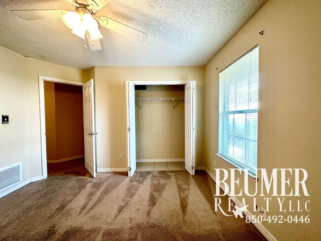 Building Photo - Beautiful 3Bed/2Bath Home Close to Correy ...