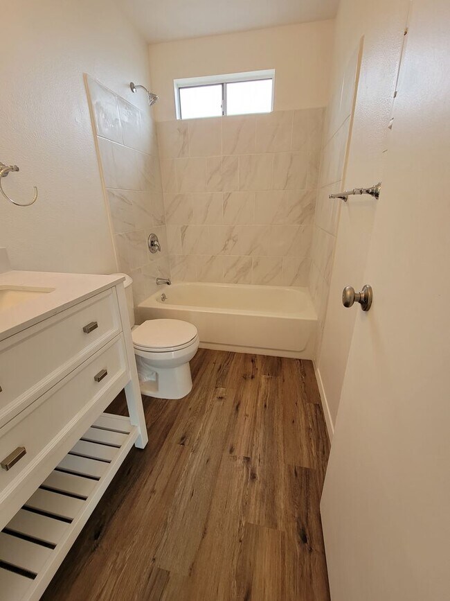 Building Photo - 260 Manini Pl