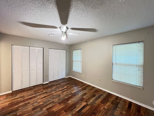 Building Photo - Charming 2-Bedroom, 2-Bathroom Home in a Tranquil Leesburg Community with Open Garage and Versati...