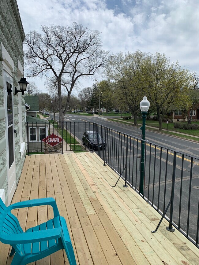 Private Balcony over Main St. - 24 E Main St