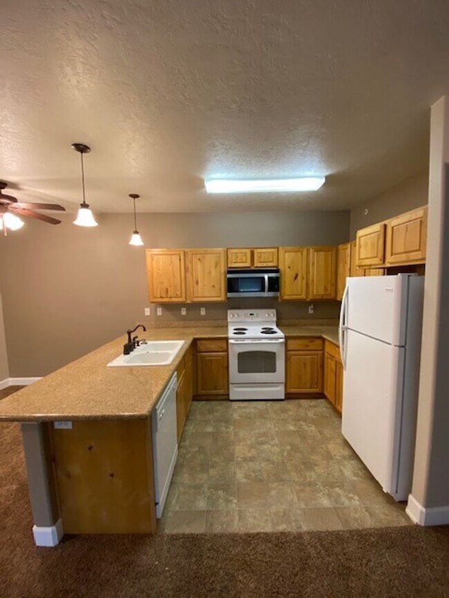 Building Photo - PHEASANT RUN CONDO (PR#5)