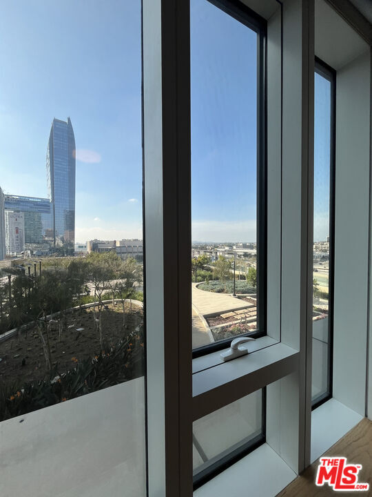 Building Photo - 889 Francisco St