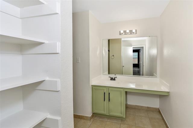 Building Photo - 1020 Breeders Cup Dr