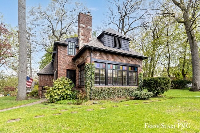 Building Photo - 28 Woodmer Ln