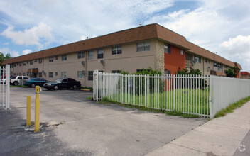 Building Photo - Parkway House Apartments