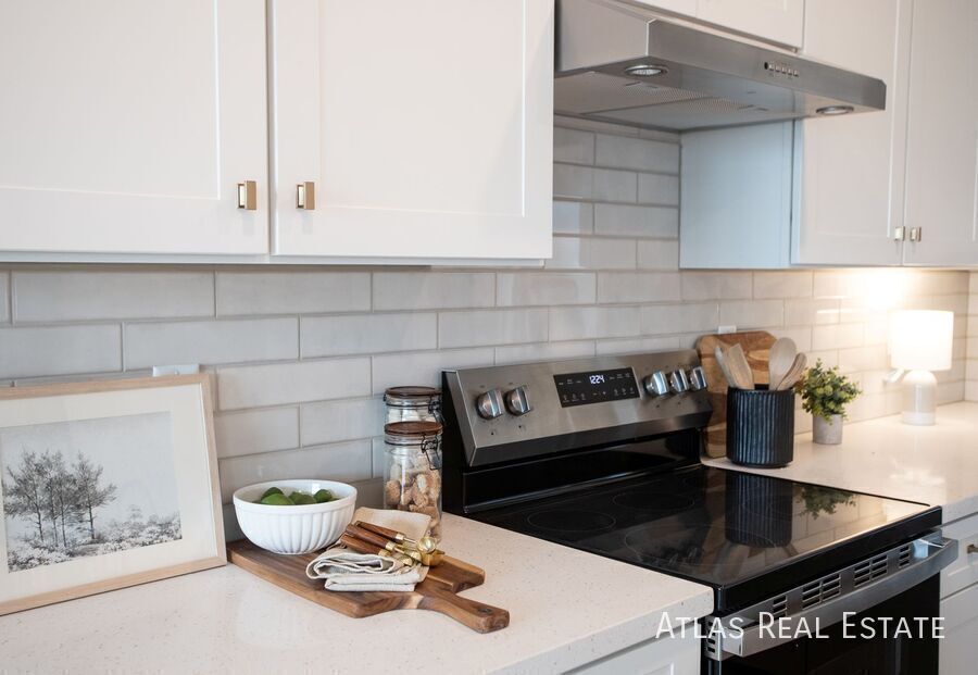 Building Photo - 1120 W Villa Theresa Dr