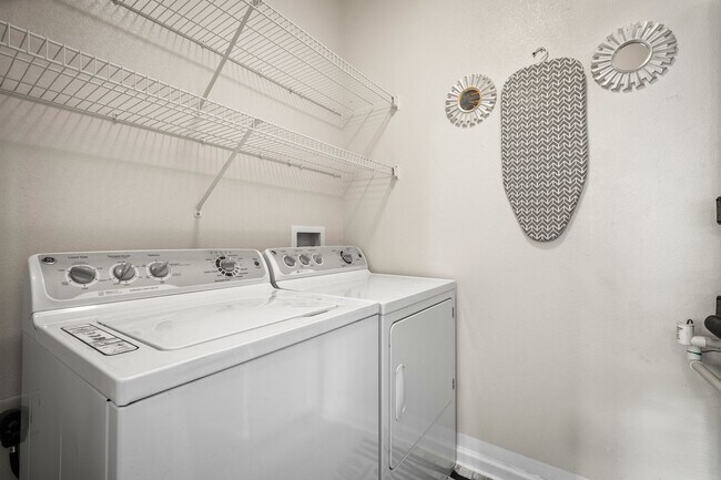 Building Photo - End unit townhome in The Cottages at Oakleaf Plantation