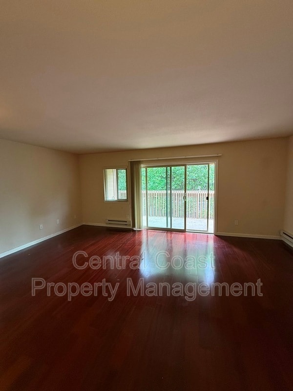 Building Photo - 300 Glenwood Cir