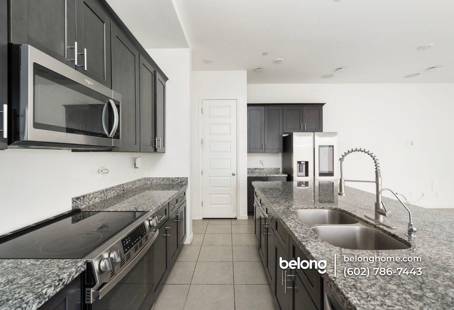 Building Photo - 221 E Balsam Dr