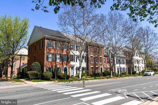 Building Photo - 301 Hillwood Ave