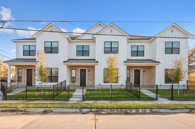 Building Photo - 212 Tee Dr