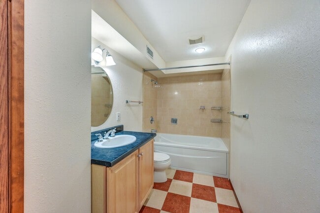 Building Photo - Great Home Tucked Away in Mirrormont on Tiger Mountain