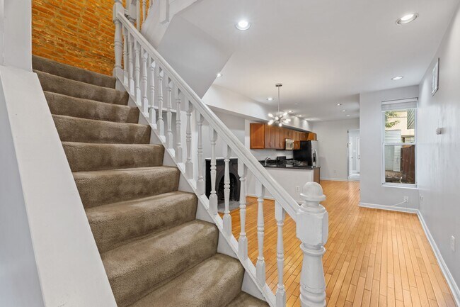 Building Photo - Beautiful 3 bedroom 3 bathroom townhouse in Federal Hill