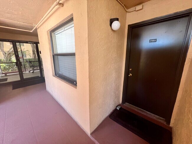 Building Photo - 600 Egret Cir