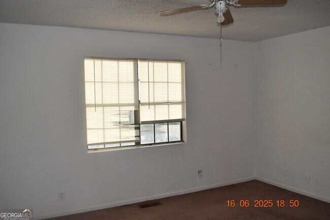 Building Photo - 4934 Log Cabin Dr