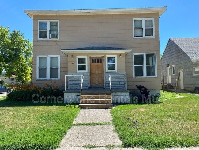 Building Photo - 458 3rd St NE