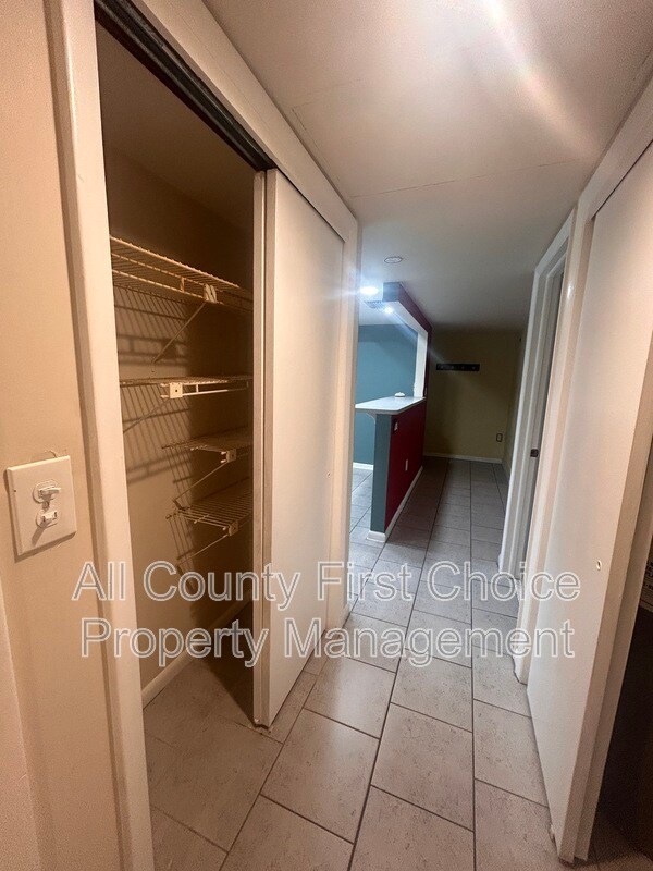 Building Photo - 760 S Village Dr
