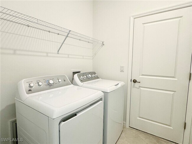 Building Photo - 2258 Avocado Ln