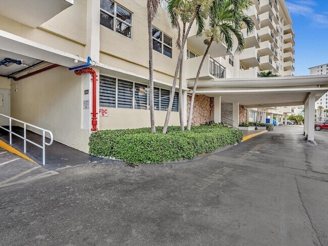 Building Photo - 401 Golden Isles Dr