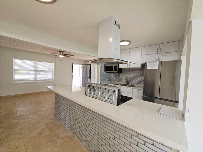 Building Photo - 6610 SW 26th St