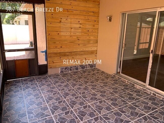 Building Photo - 987 Beach Breeze Dr