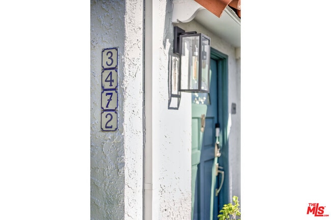 Building Photo - 3472 Rowena Ave